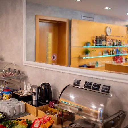 فندق Felicity Garni