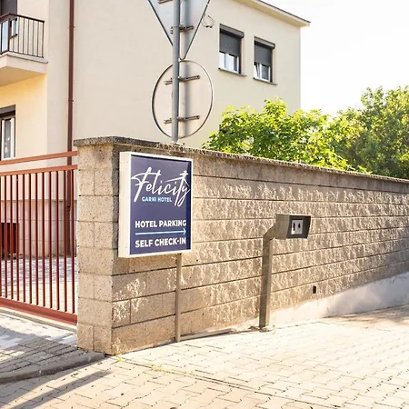 Hotel Felicity Garni 3*