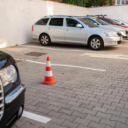 Felicity Garni 3* براتسيلافا