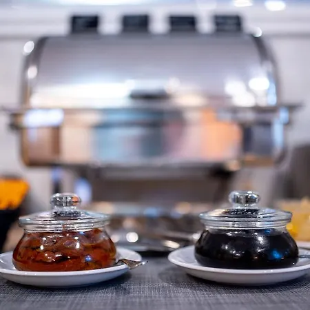 Felicity Garni Hotel 3*