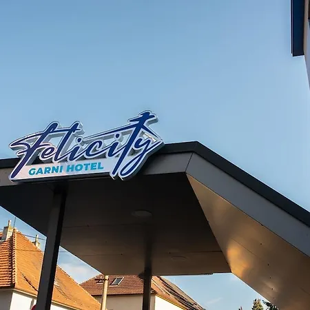 Felicity Garni فندق