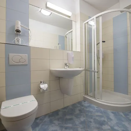 Felicity Garni براتسيلافا