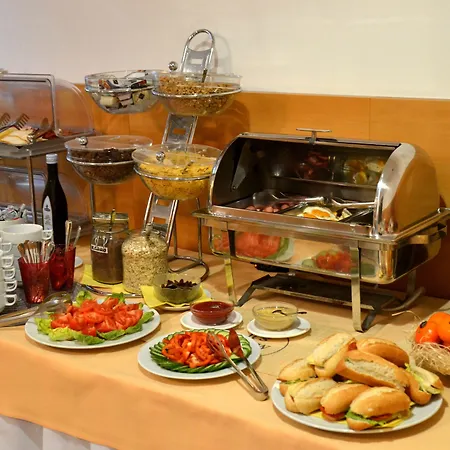 Felicity Garni 3* Bratislava