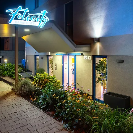 Felicity Garni فندق براتسيلافا