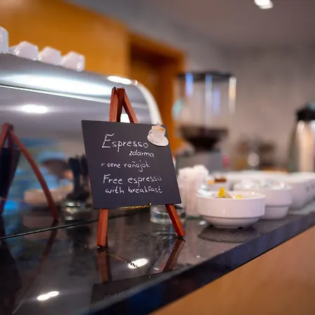 Felicity Garni فندق