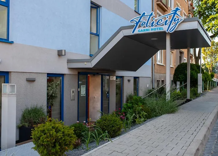 Felicity Garni Отель