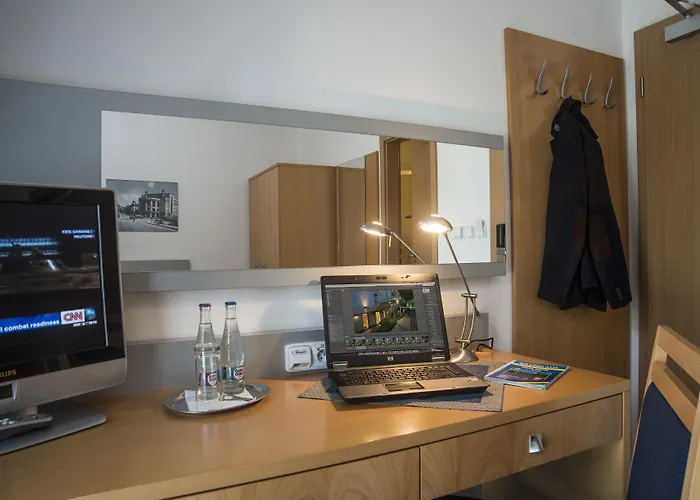 Felicity Garni Hotel